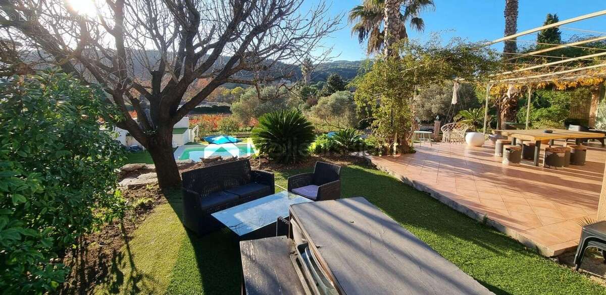 Maison à LE CASTELLET