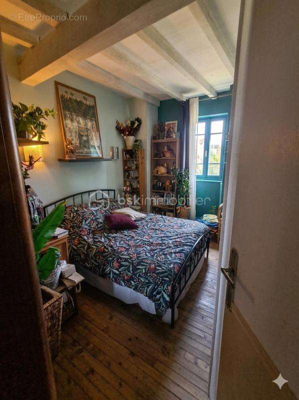 L’Âme de la Bastide : Demeure Historique du XVIIe Siècle contre le Rocher  4 Pièces  3 Chambres  Jardin de 455 m²  Garage indépe - photo 10