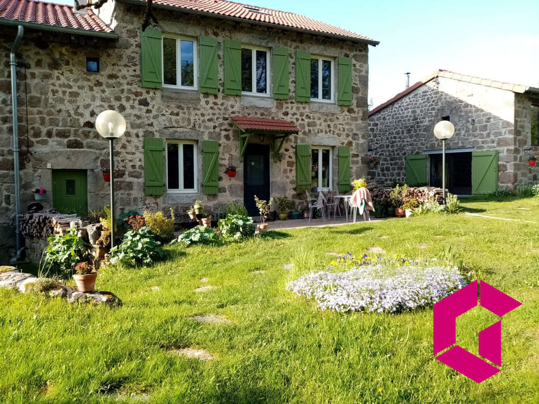 Maison à MONTREGARD