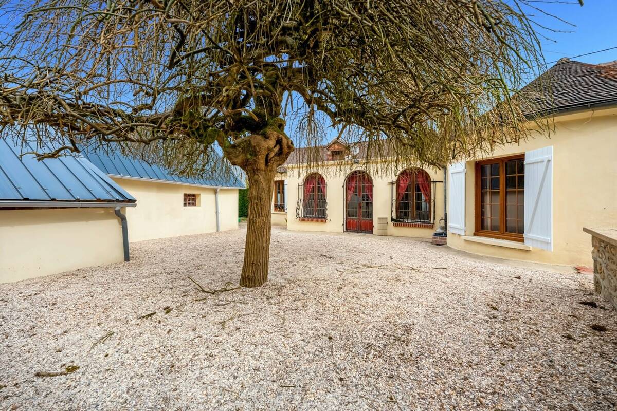 Maison à NEAUFLES-SAINT-MARTIN