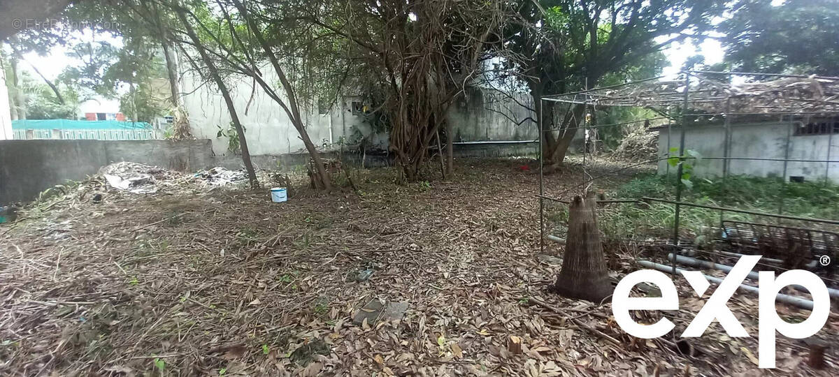 Terrain à LE TAMPON