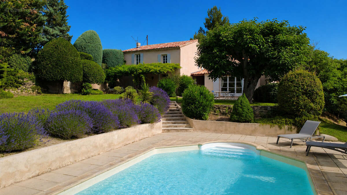 Maison à CUCURON