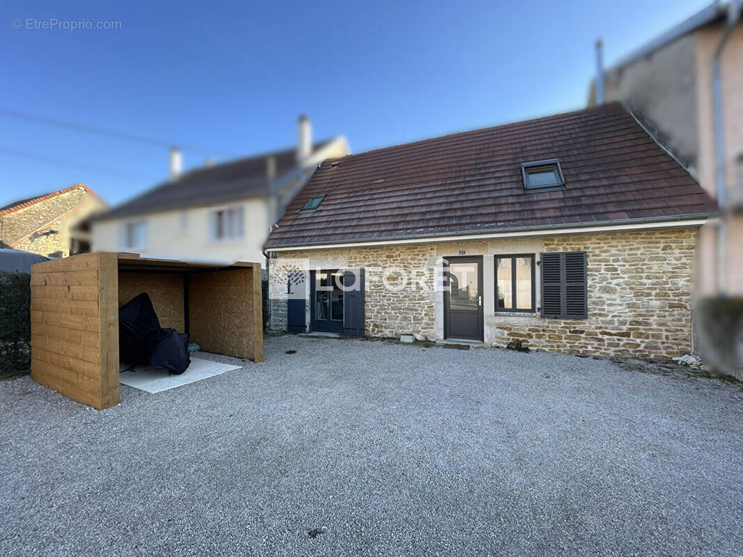 Maison à LONS-LE-SAUNIER