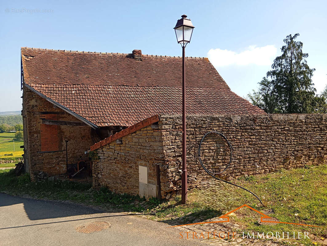 Maison à SAINT-MARTIN-DU-TARTRE