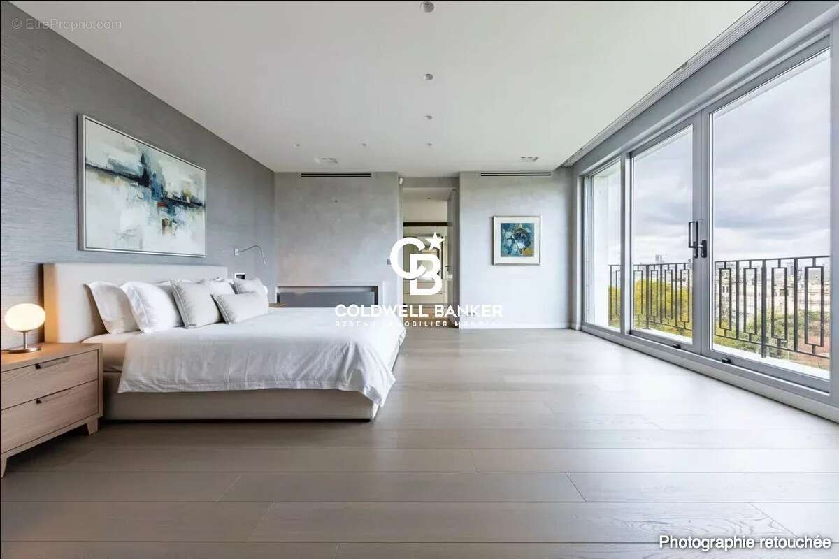 Appartement à PARIS-16E