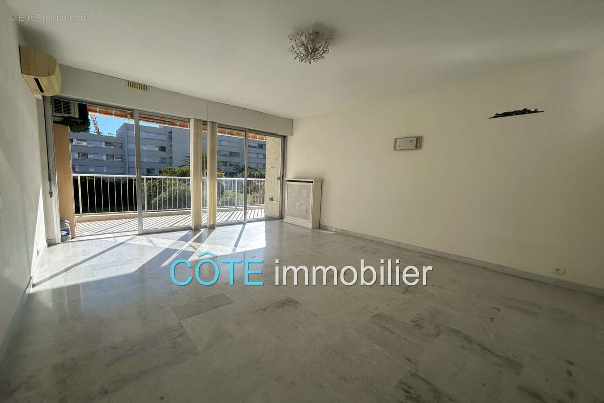 Appartement à VALLAURIS