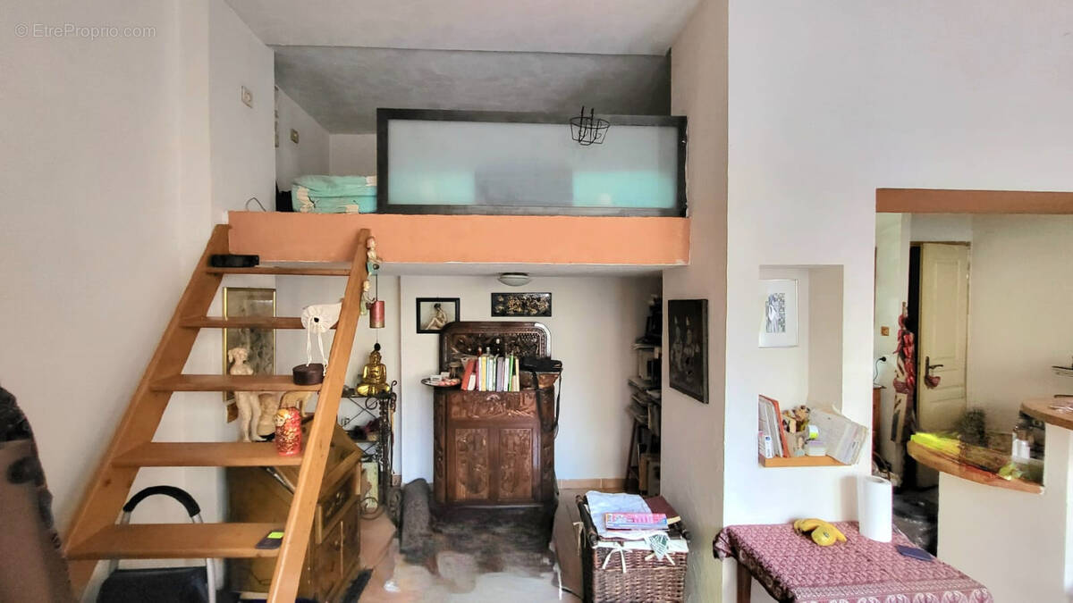 Appartement à MARSEILLE-1E