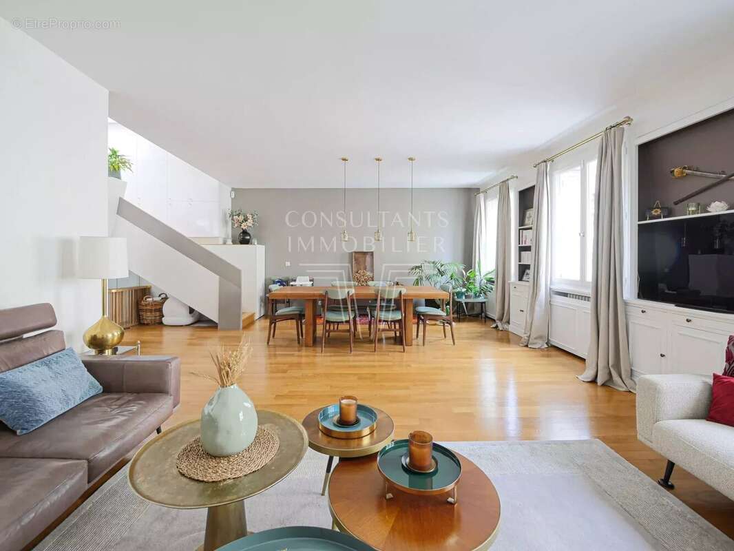 Appartement à PARIS-16E