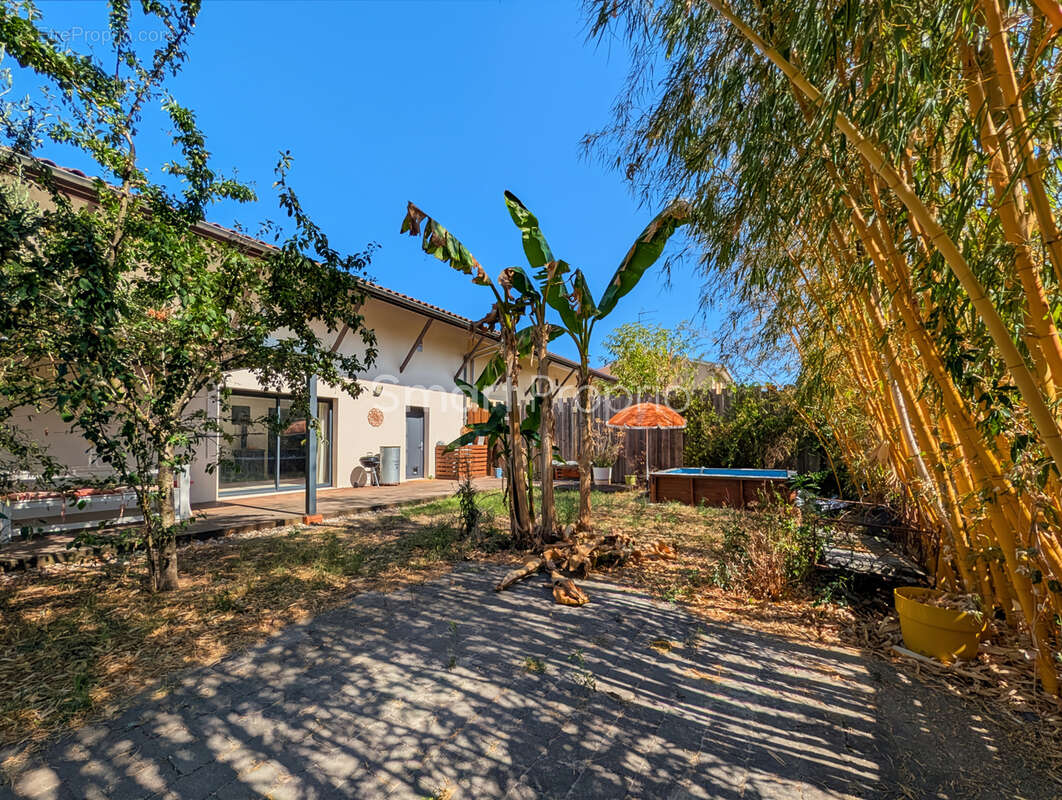 33320 eysines centre   maison familiale 134 m2   5 chambres   jardin - garage - photo 14