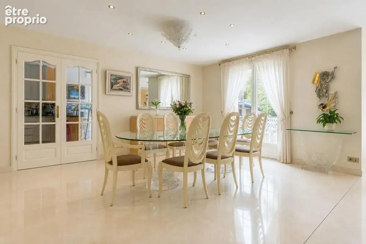 Maison de 7 pièces de 250 m² à Saint-Gratien - photo 4