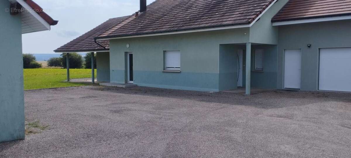 Maison avec piscine et hangar à la campagne - photo 2
