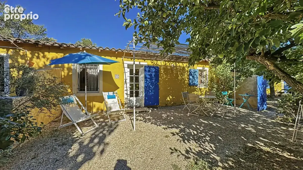Mas en campagne d'Arles avec habitation familiale, deux gîtes, piscine, dépendances et grand jardin arboré - photo 2