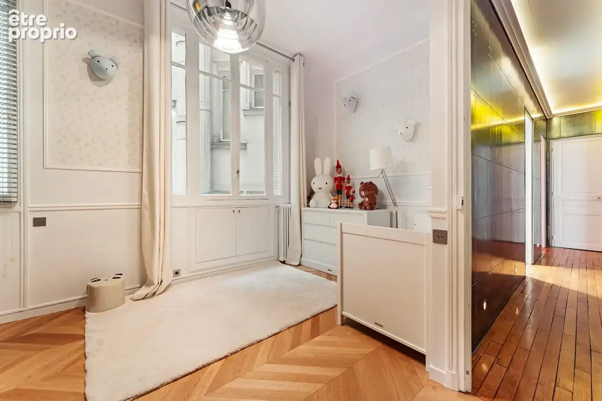 Paris 17e Saint-Ferdinand - Appartement familial de standing de 200.88 m² - photo 8
