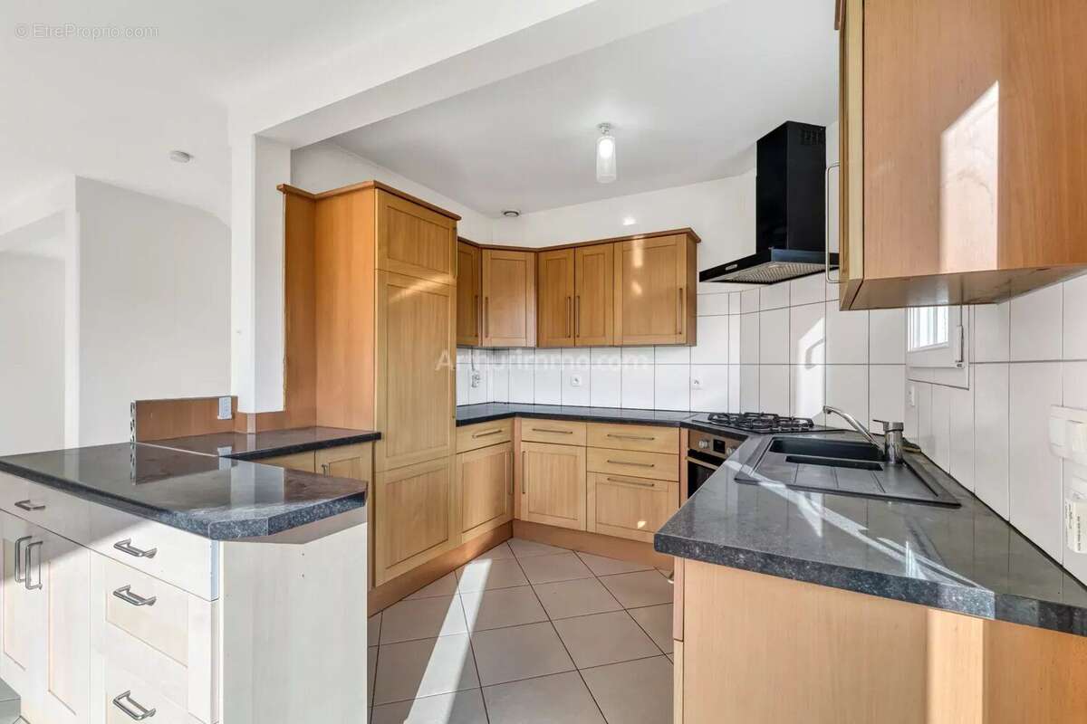 Maison à BRISON-SAINT-INNOCENT