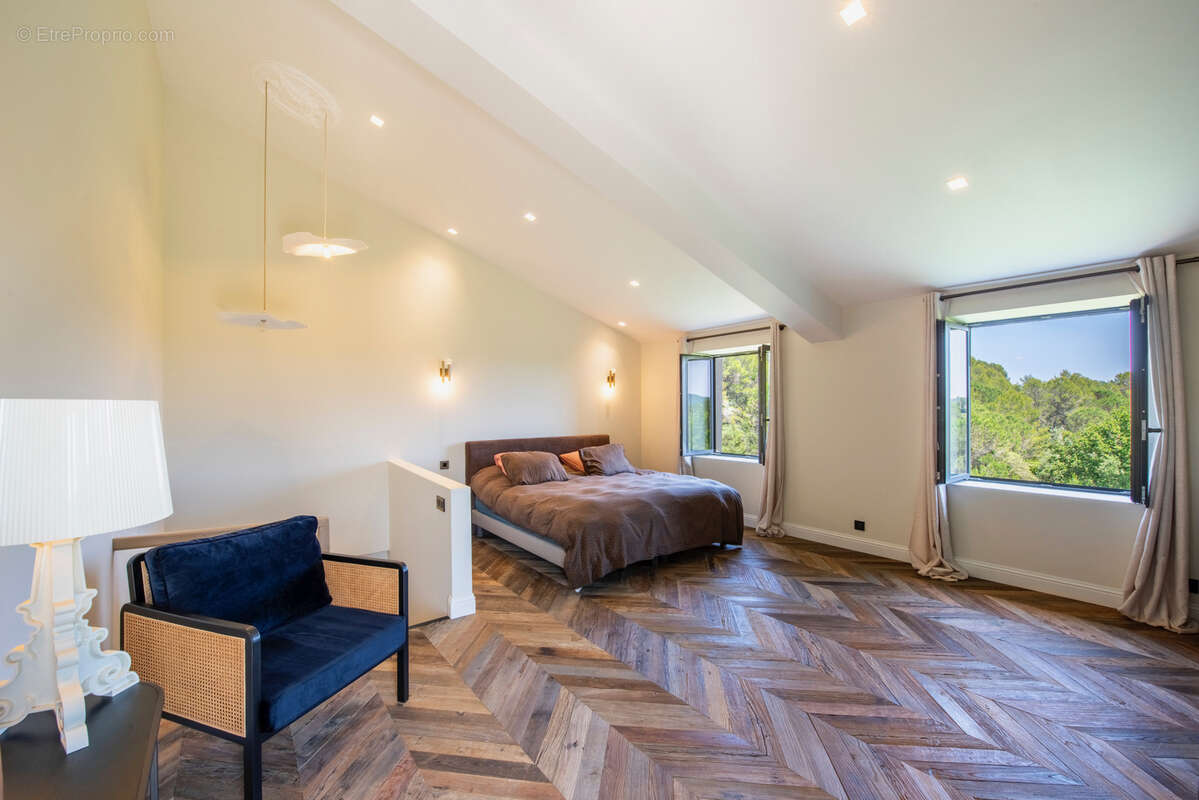 Maison à BAGNOLS-EN-FORET