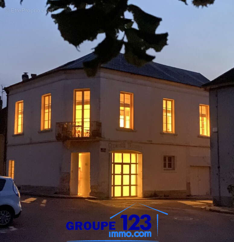 Maison à COULANGES-LA-VINEUSE