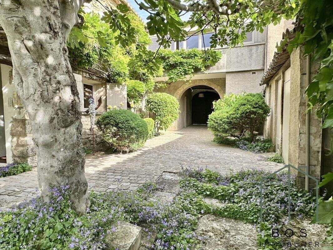 Maison à OPPEDE