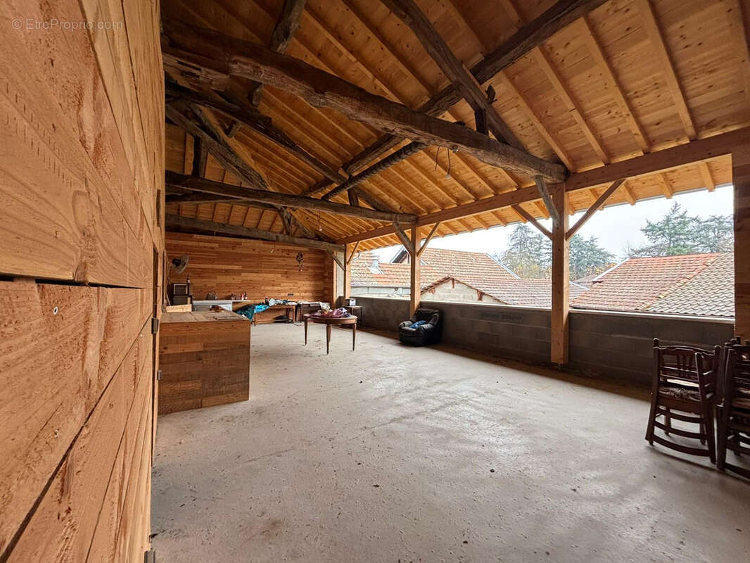 Maison à BAGE-LE-CHATEL