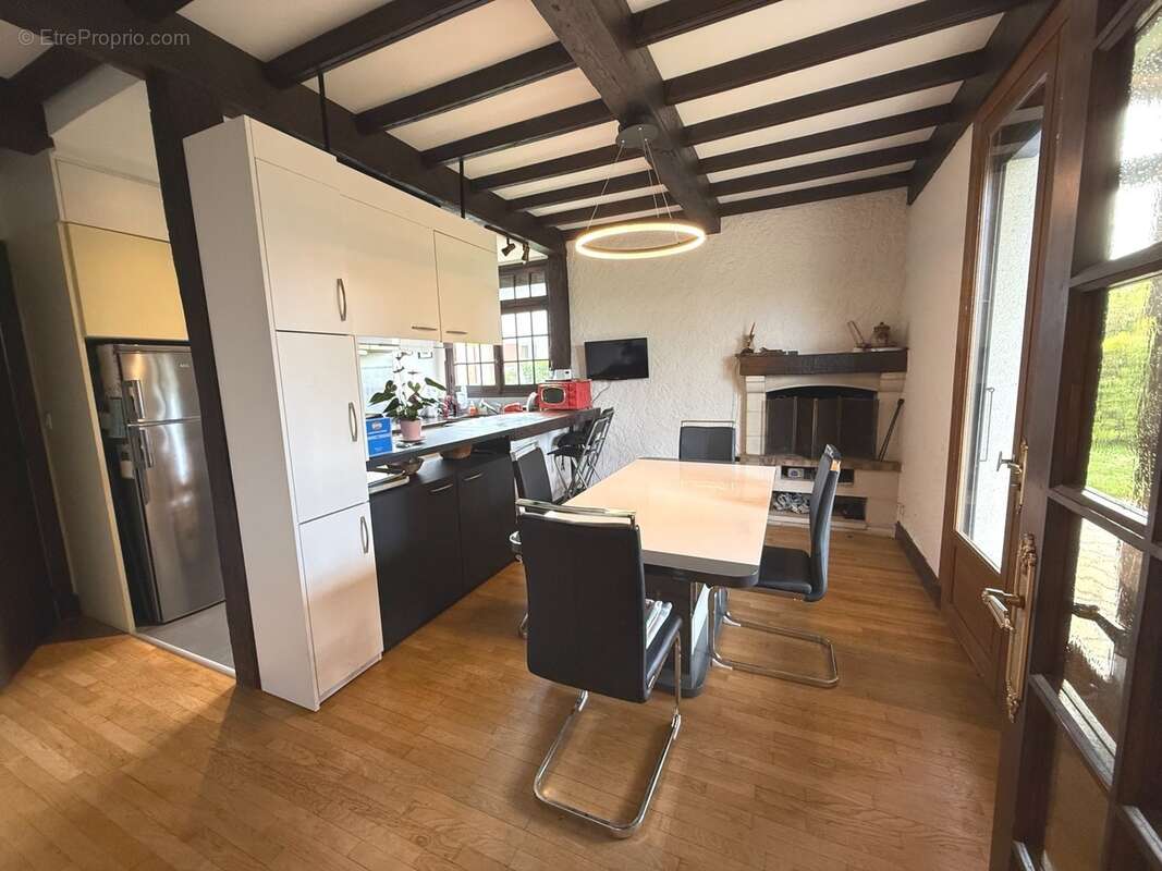 Maison 200 m² à Brive-La-Gaillarde  - photo 9