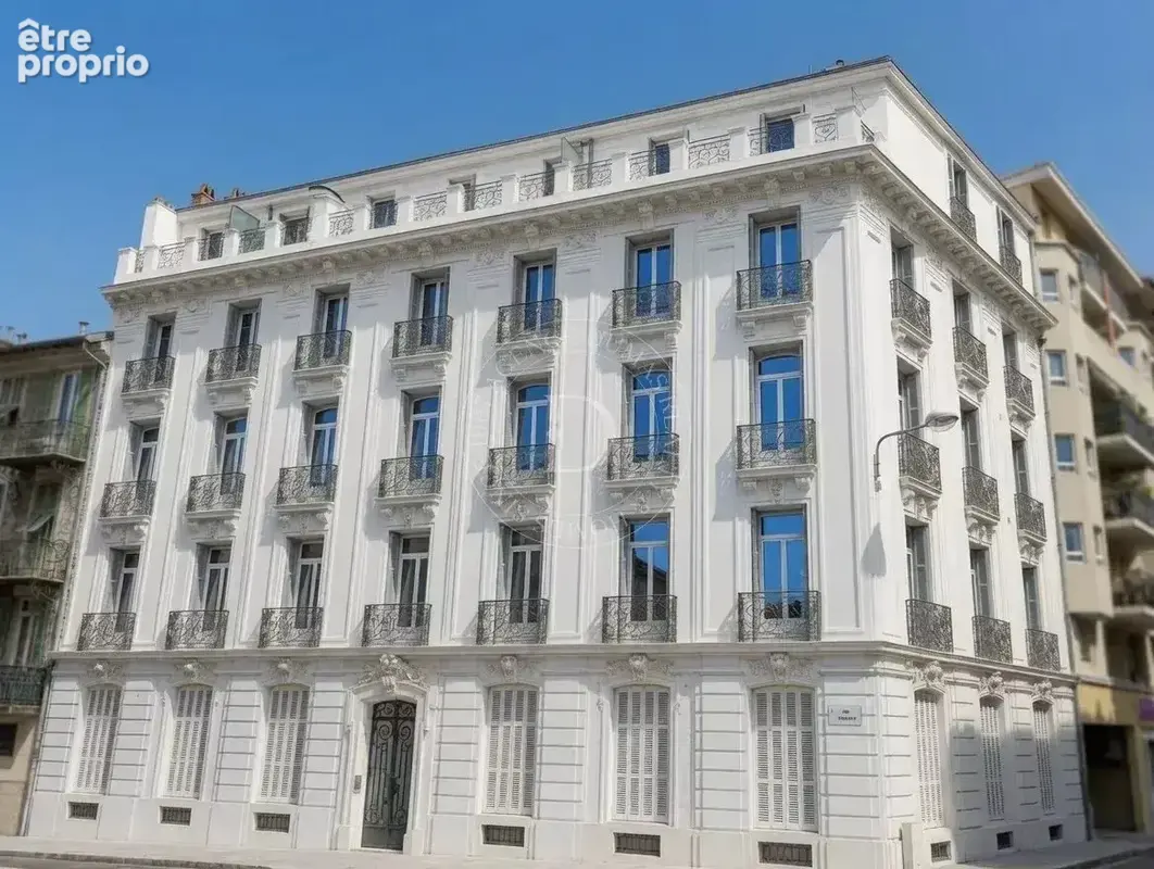 Appartement rénové dans un immeuble Belle Époque, à proximité du Port de Nice, quartier Riquier - photo 6