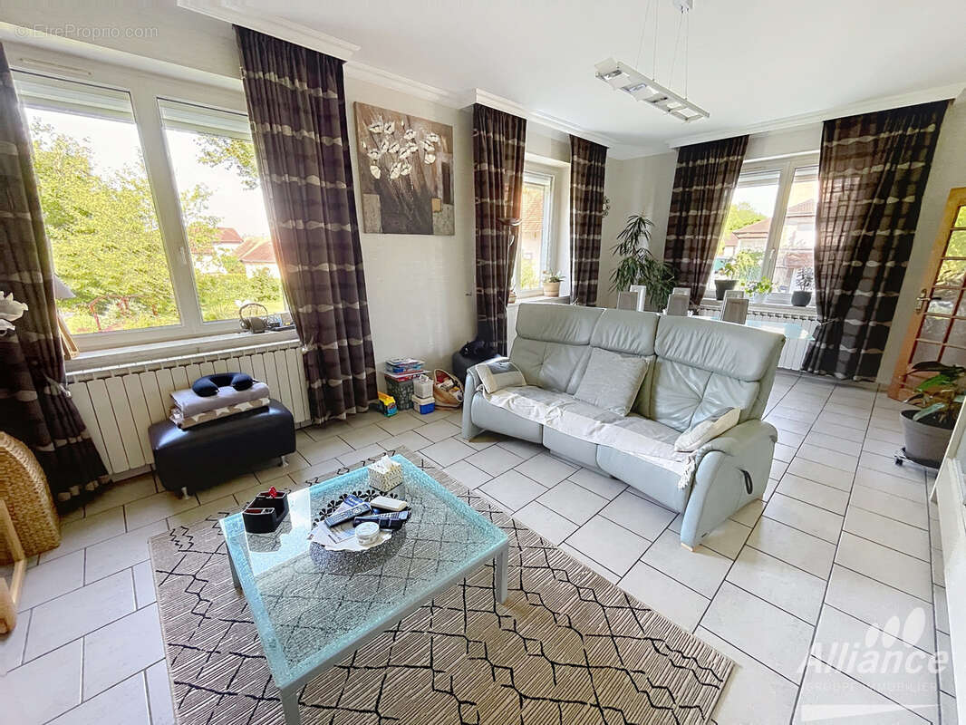 Maison de 151 m2 avec piscine sur un terrain de 1474m2 - photo 10