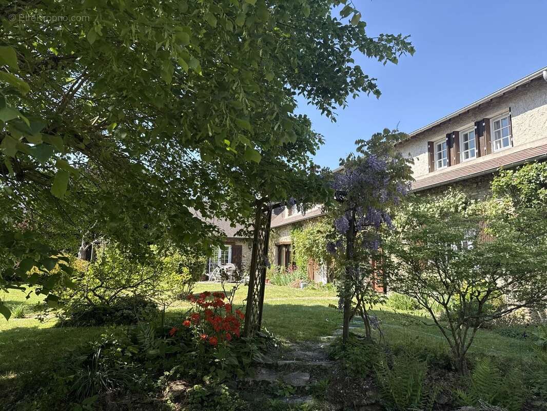 Maison à SAINT-LEGER-EN-YVELINES
