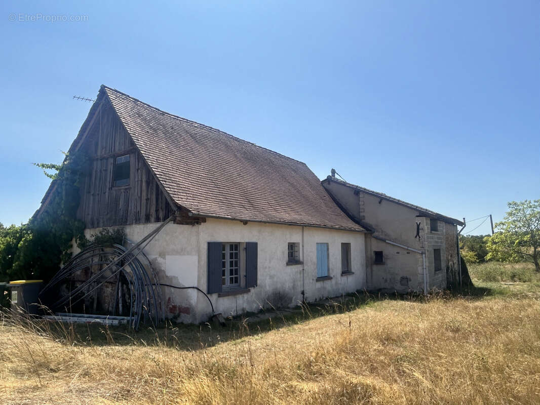 Maison Perigordine avec grange attenant sur 2.9 ha - photo 10