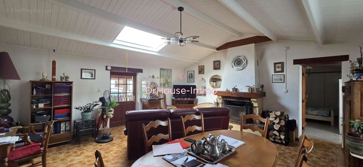 Maison à CHAMPAGNE-LES-MARAIS