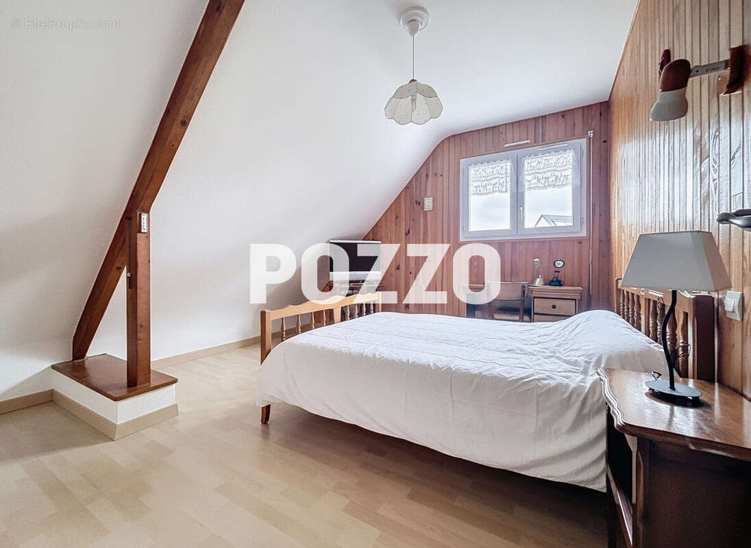 A Vendre - AVRANCHES - LE VAL SAINT PERE - Maison 6 pièce(s) 150 m² - Terrain - photo 11