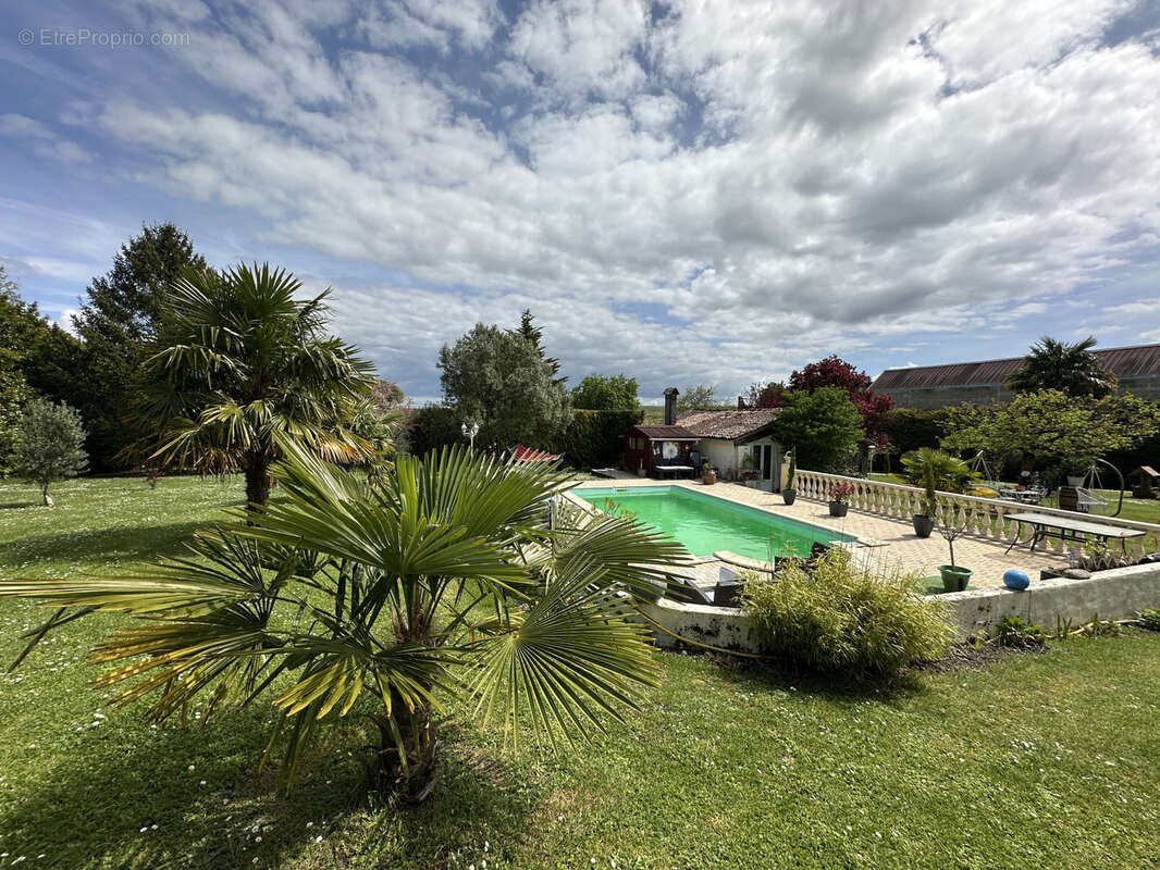 Maison à CHALLIGNAC