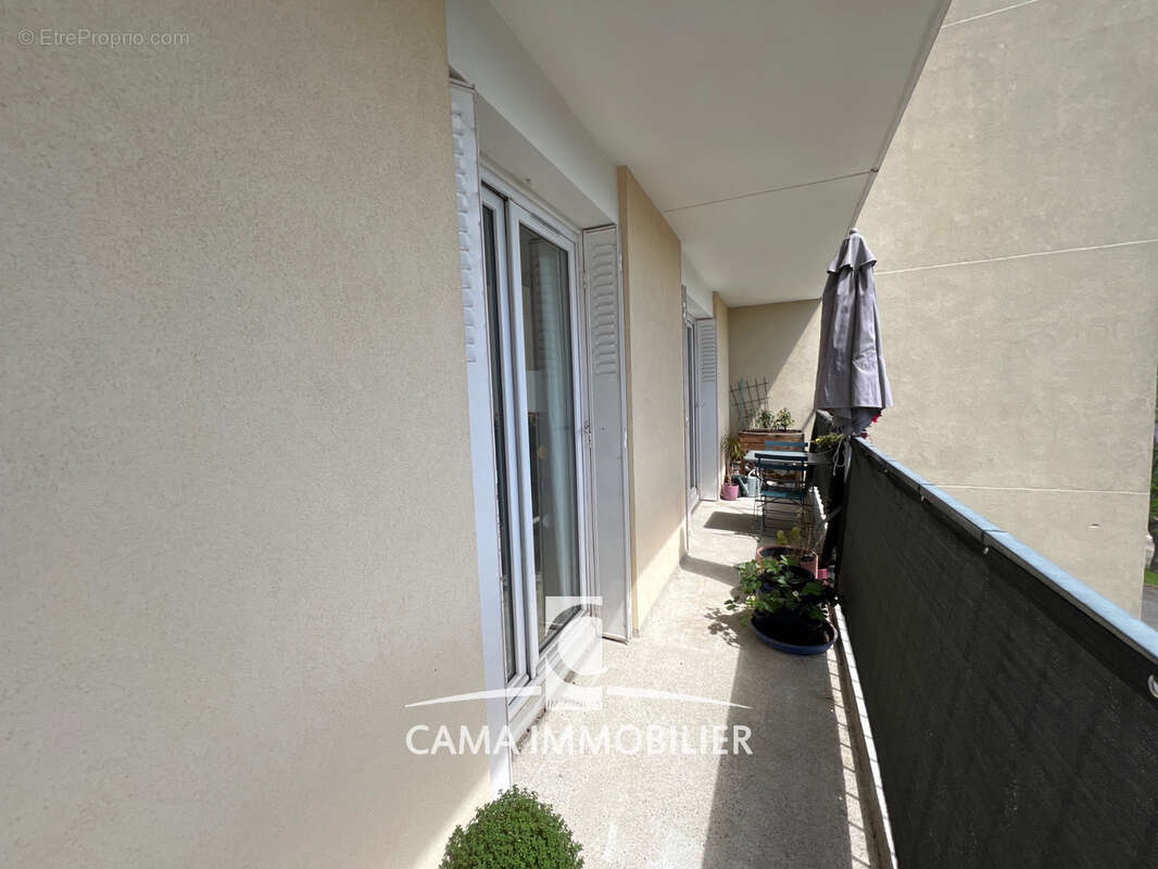 Très beau 3 pièces de 87m2 avec balcom à 15mn à pied de la gare Versailles Chantiers. - photo 4