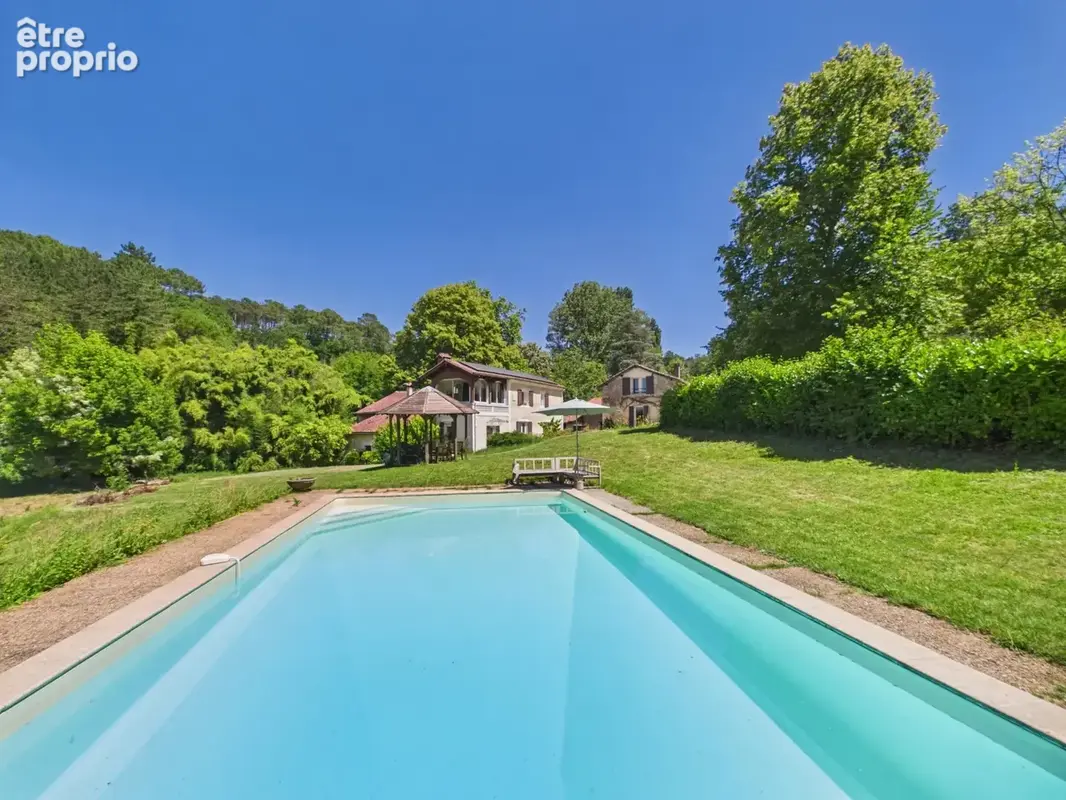 Maison 14 pièces 313 m² · à Saint-Astier · 313 m² · 550 000 €