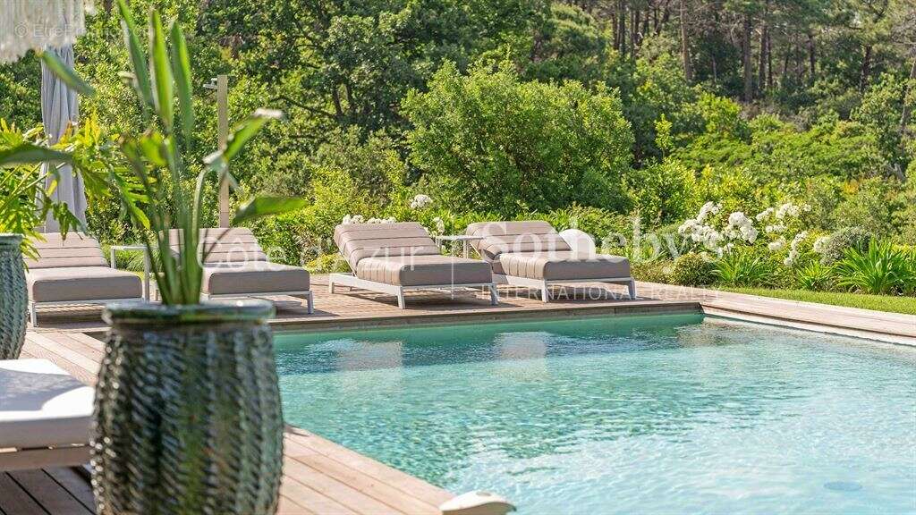Villa contemporaine de luxe avec vue mer, 7 chambres, piscine et spa à vendre à Ramatuelle - photo 2