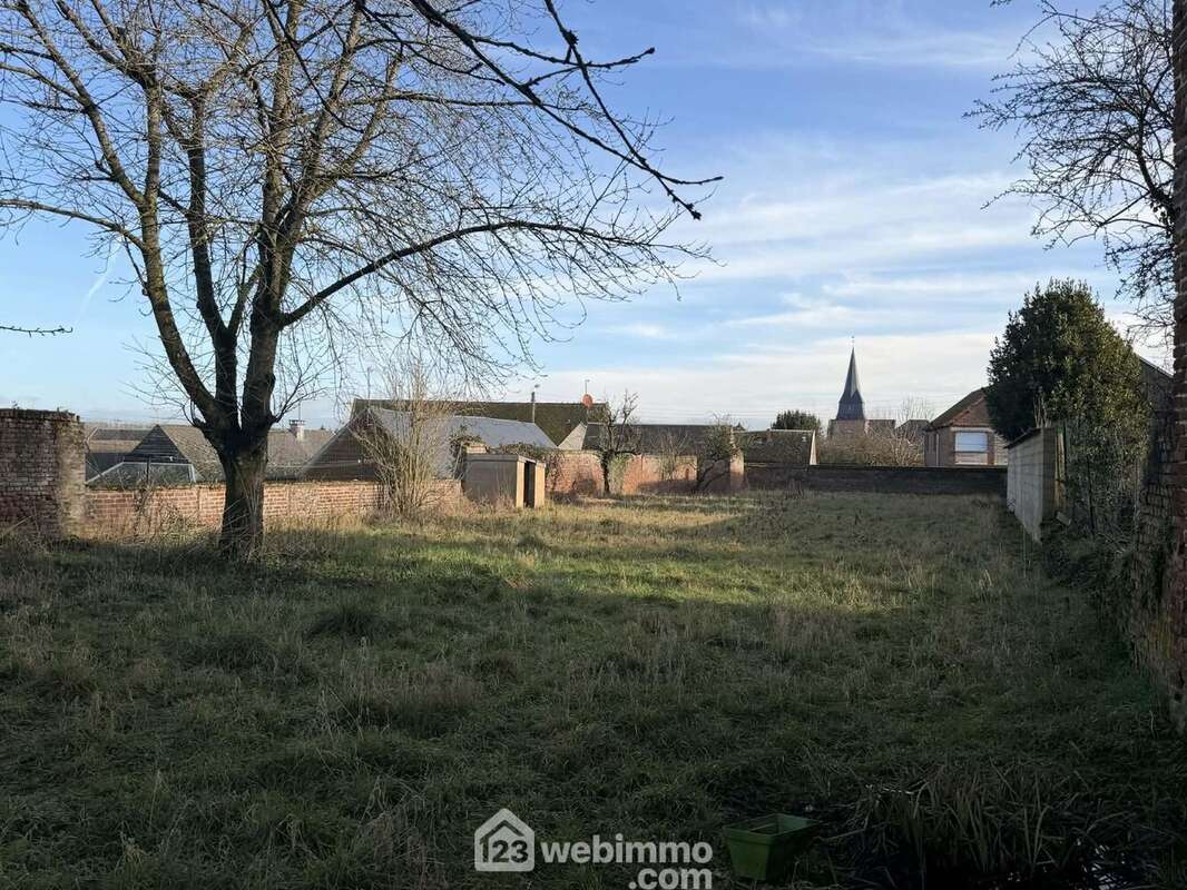 Erigée sur un terrain entièrement clos de 2018 m²