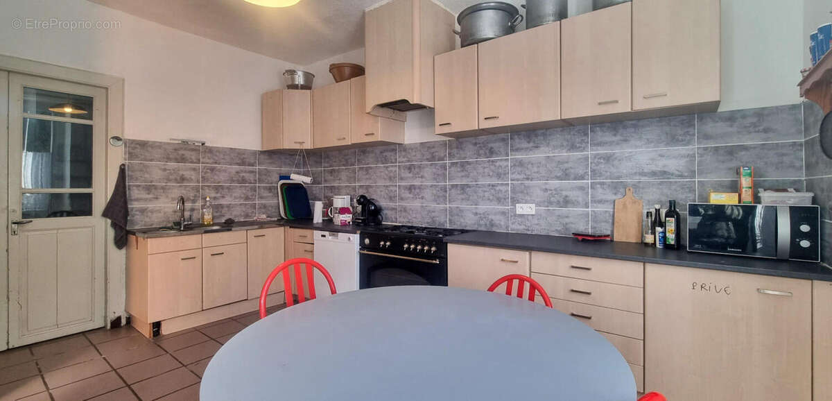 cuisine commnaux - Maison à SAISSAC