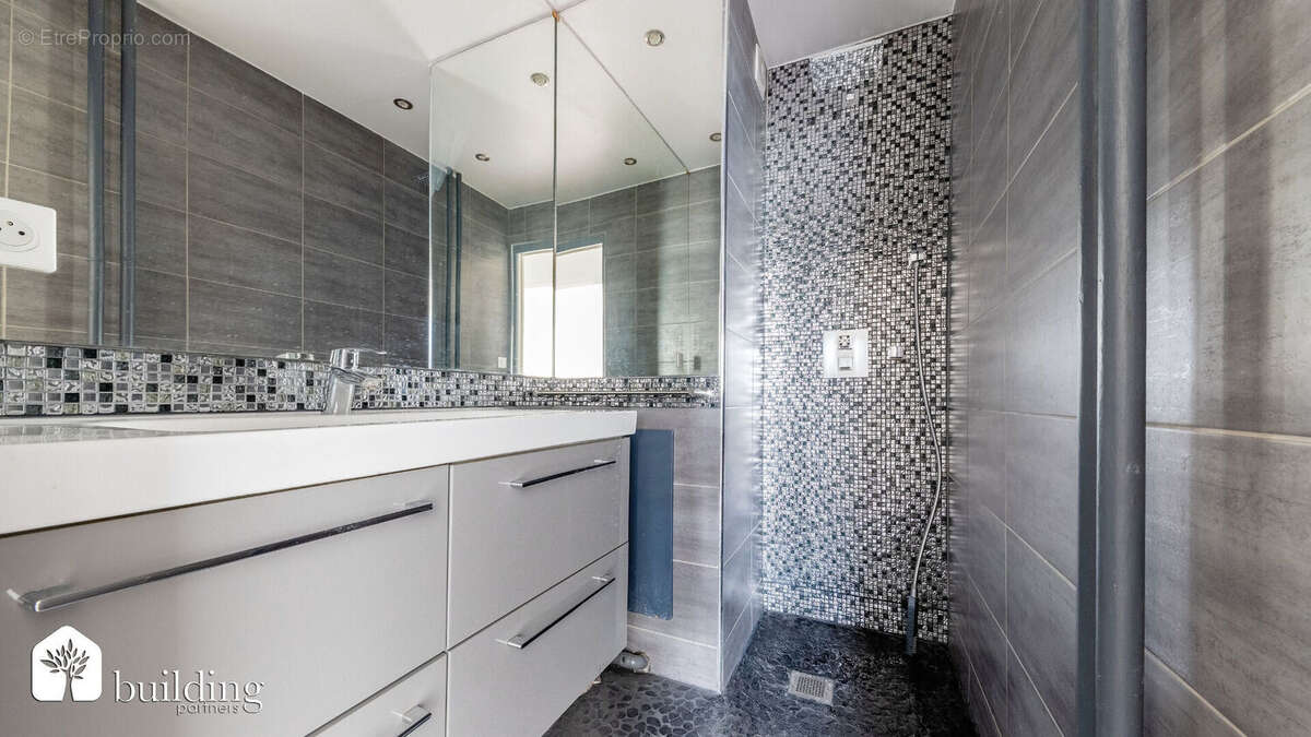 Appartement à LEVALLOIS-PERRET