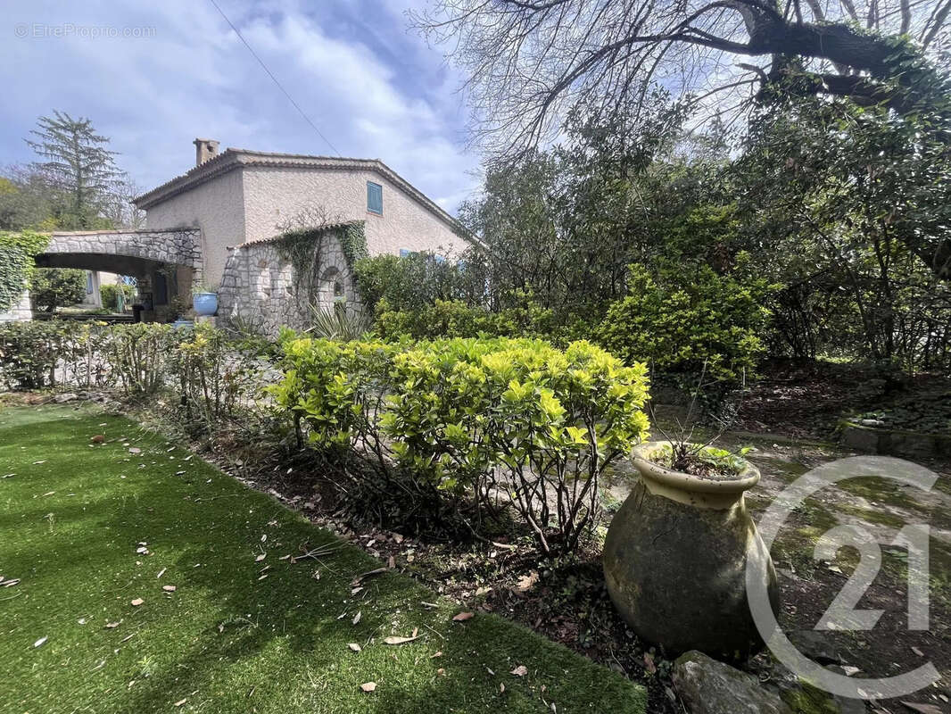 Maison à ROQUEFORT-LES-PINS