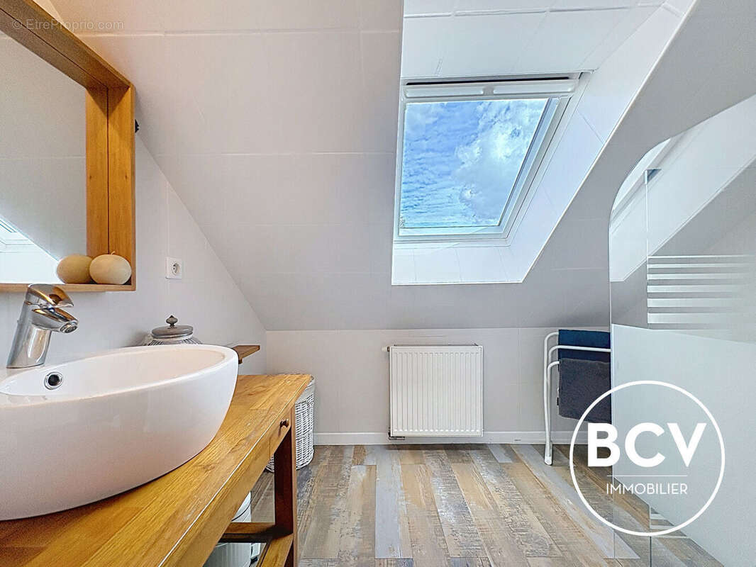 Maison à FONTAINE-LA-GUYON