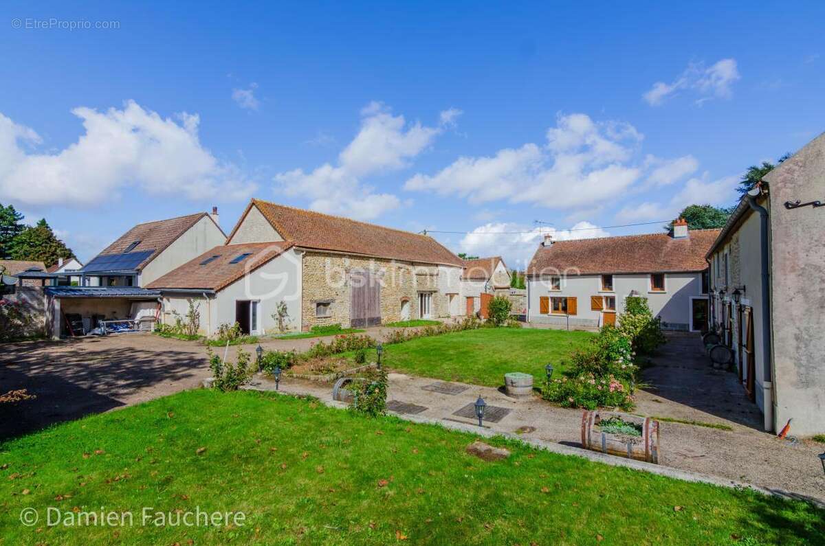 Incroyable POTENTIEL ! Splendide DOMAINE, ensemble immobilier au sein d’un ancien corps de ferme rénové, 340 m² habitables sur p - photo 10