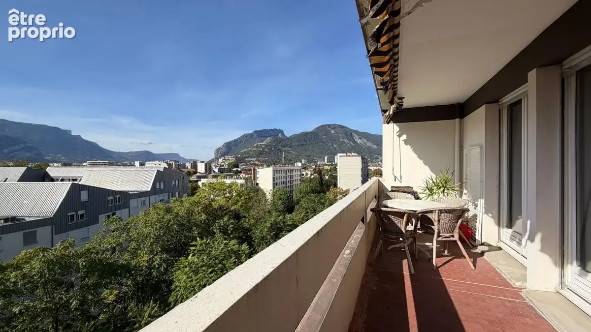 GRENOBLE – T3 de 87 m² – 8e étage – Balcon – Cave - photo 7