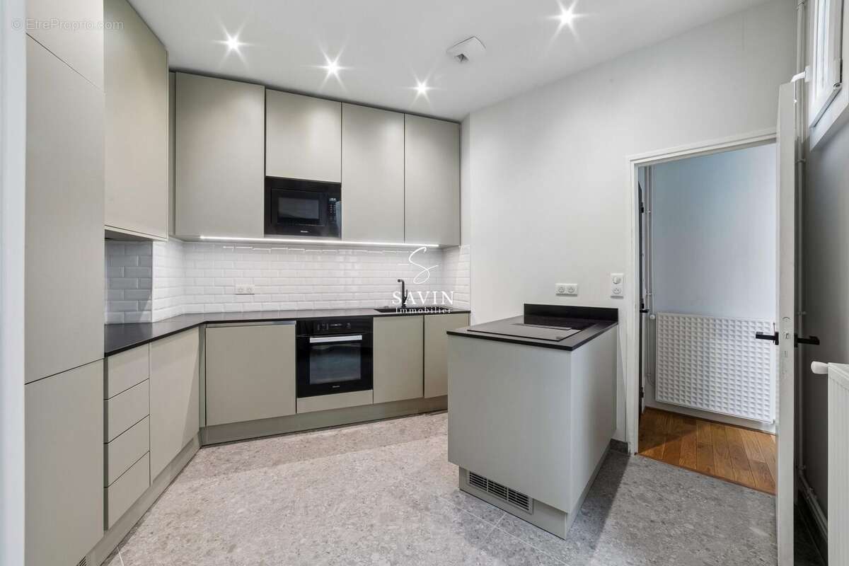 Appartement à PARIS-16E