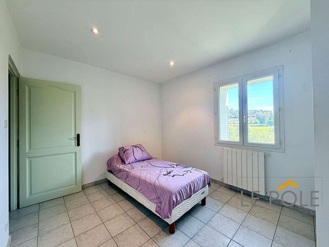 Authentique maison en pierre avec vue à La Garde-Adhémar - photo 10