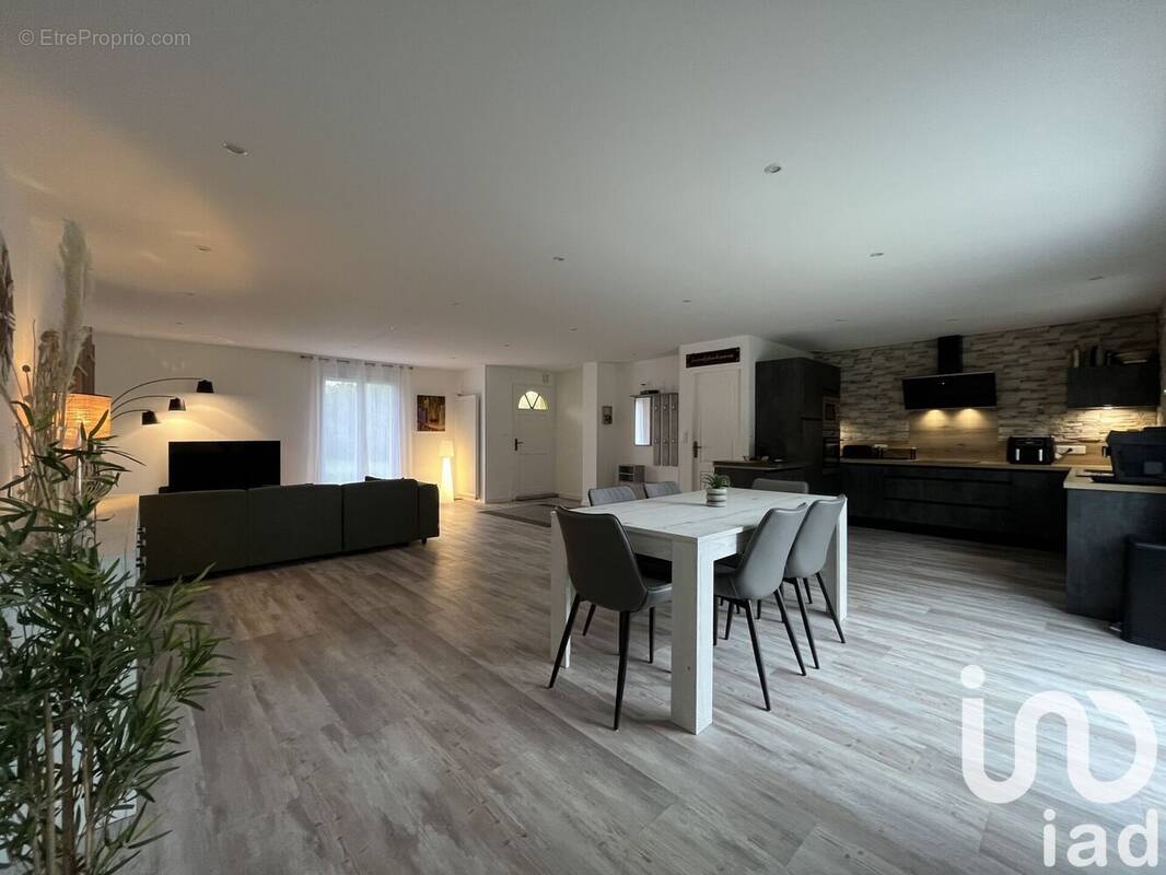 Photo 1 - Maison à COMPREIGNAC