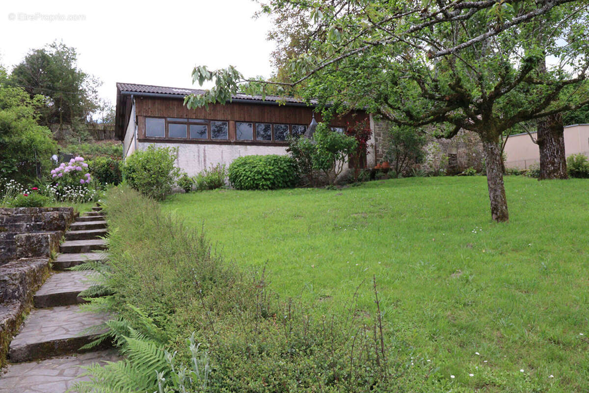Appartement à VITRAC-SUR-MONTANE