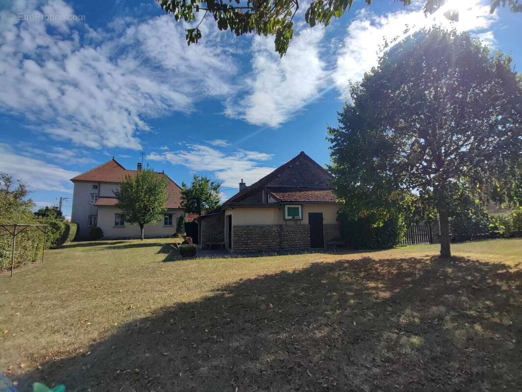 Maison à THOISY-LA-BERCHERE