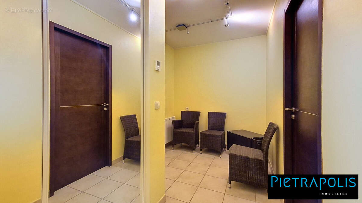Commerce 45 m² à Tassin-La-Demi-Lune  - photo 6