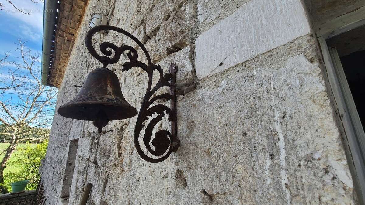 Roquecor - Ancien Prieuré du 15e Siècle avec Gîtes, Terrain Arboré et cave voutée. - photo 13