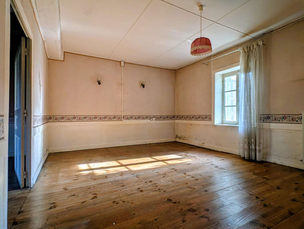 Maison de village à rénover avec grand terrain - photo 8
