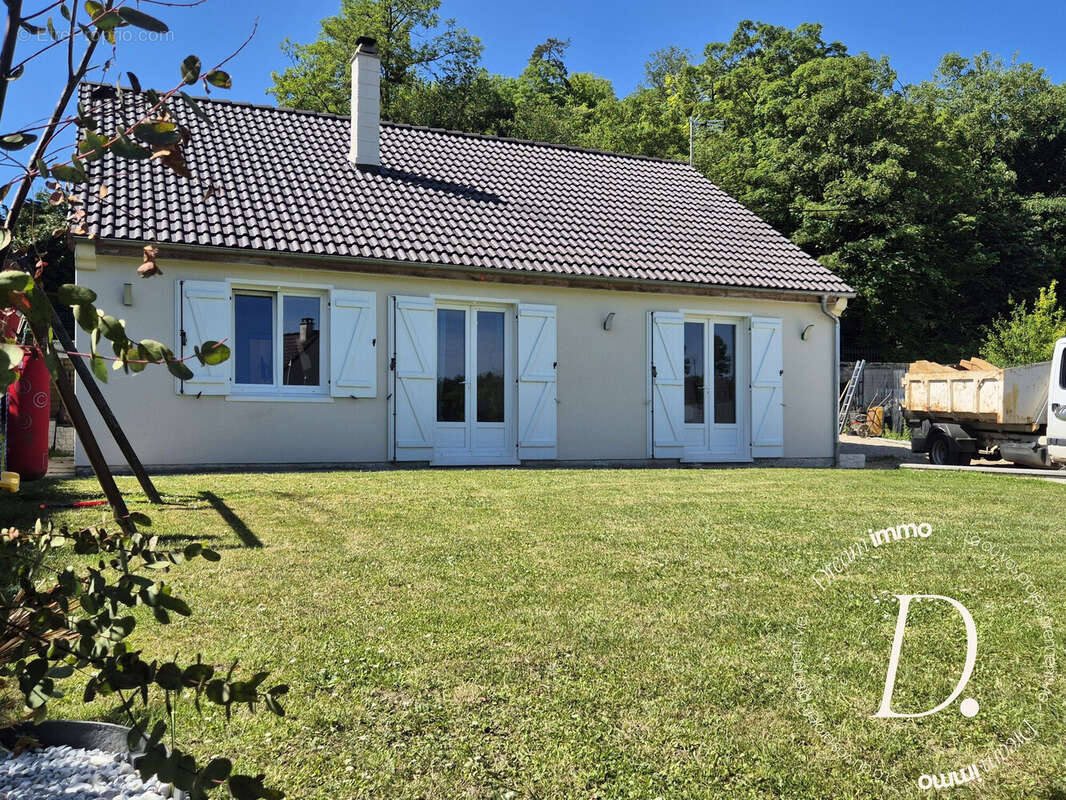 maison vue de l'avant - Maison à SAINTE-GENEVIEVE-LES-GASNY