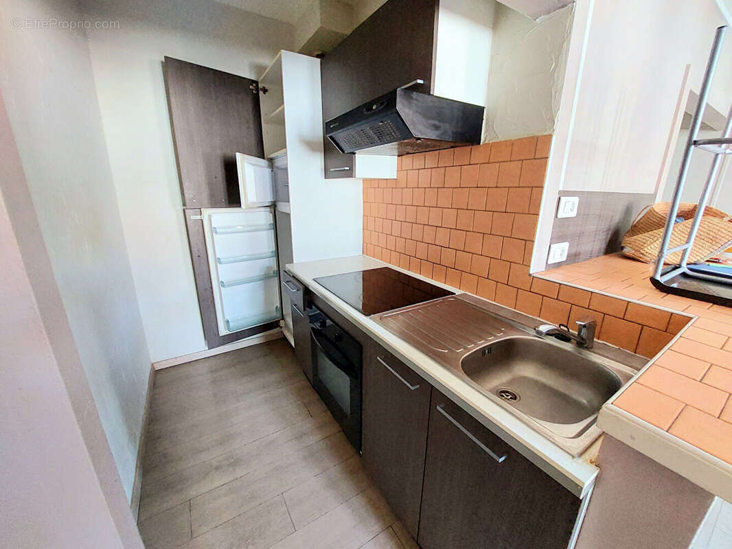 Maison individuelle divisée en 2 appartements rapport locatif secteur Pelloutier - photo 11